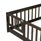 Lit au sol pleine grandeur avec clôture et porte, cadre de lit bas en bois pour enfants avec barrières de sécurité, bois d'hévéa massif, assemblage facile