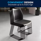 Chaise empilable capacité 300 kg avec dossier aéré et piétement luge thermolaqué