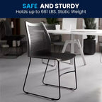 Chaise empilable capacité 300 kg avec dossier aéré et piétement luge thermolaqué