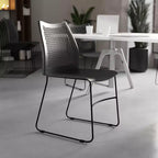 Chaise empilable capacité 300 kg avec dossier aéré et piétement luge thermolaqué