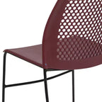 Chaise empilable capacité 300 kg avec dossier aéré et piétement luge thermolaqué