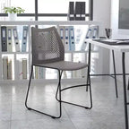 Chaise empilable capacité 300 kg avec dossier aéré et piétement luge thermolaqué
