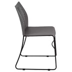 Chaise empilable capacité 300 kg avec dossier aéré et piétement luge thermolaqué