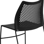 Chaise empilable capacité 300 kg avec dossier aéré et piétement luge thermolaqué