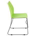 Chaise empilable capacité 300 kg avec dossier aéré et piétement luge thermolaqué