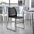 Chaise empilable capacité 300 kg avec dossier aéré et piétement luge thermolaqué